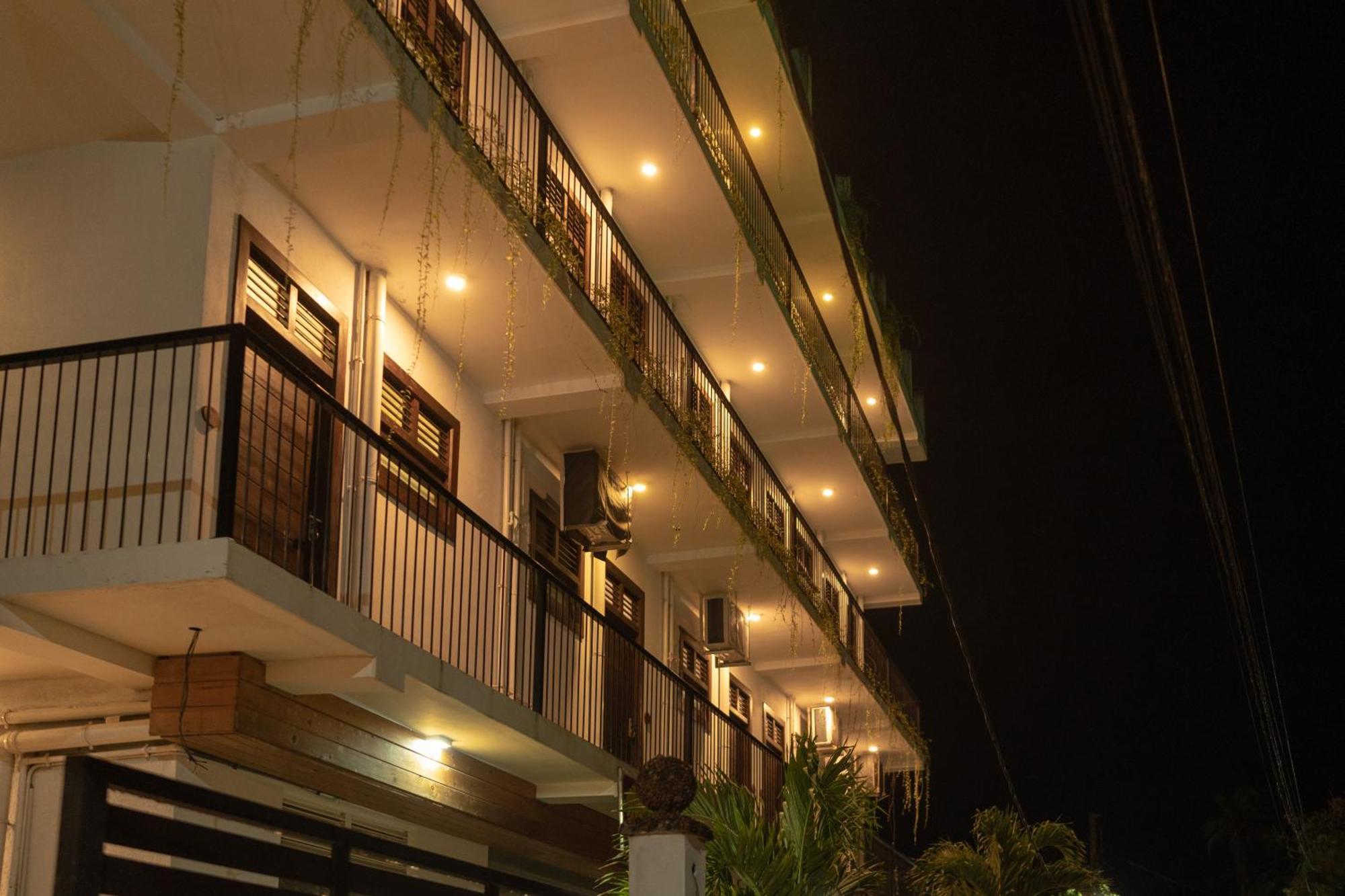 Traveller'S Hotel ヒッカドゥワ エクステリア 写真
