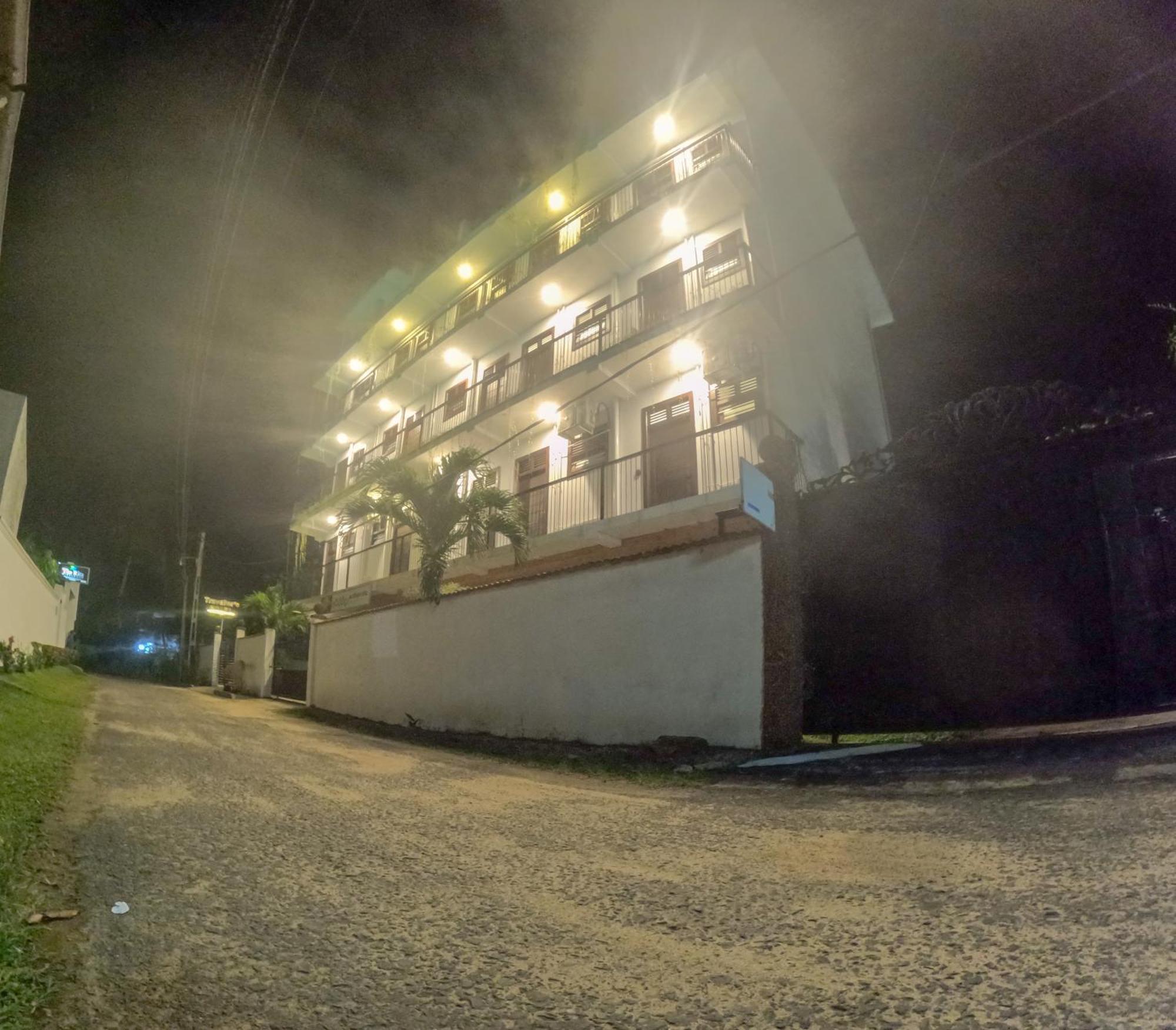 Traveller'S Hotel ヒッカドゥワ エクステリア 写真