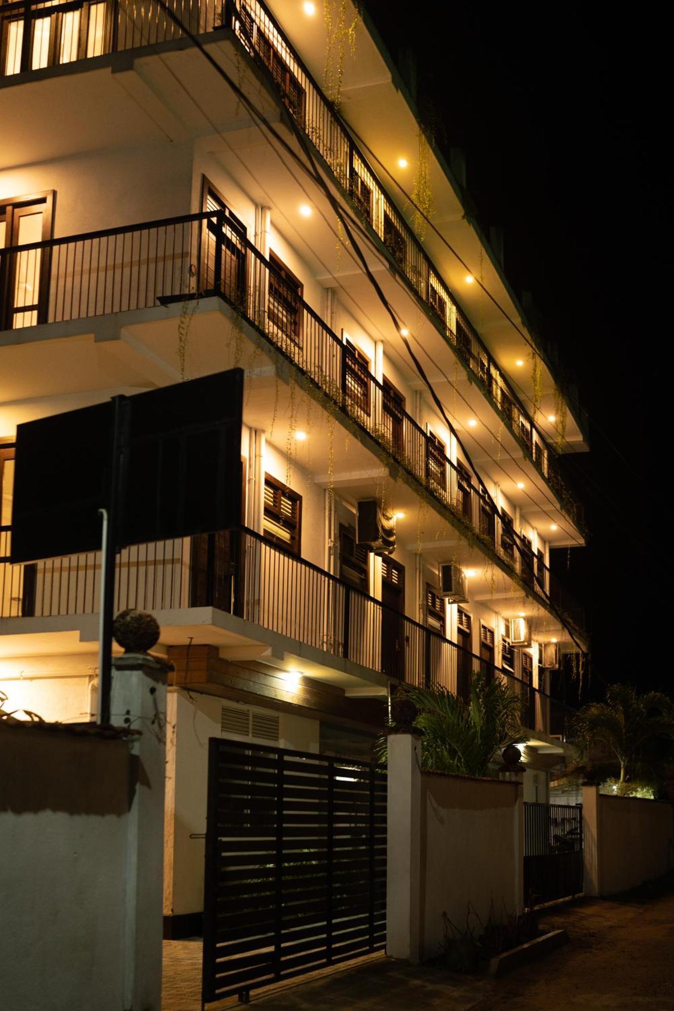 Traveller'S Hotel ヒッカドゥワ エクステリア 写真